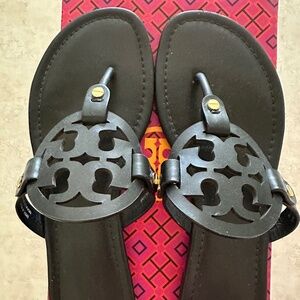 Tory Burch Millers size 10